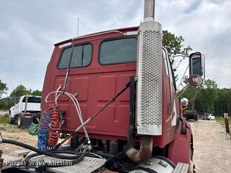 image for item FG0390 2005 Sterling A9500 semi truck