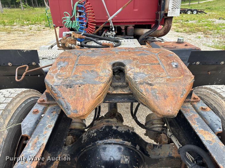 image for item FG0390 2005 Sterling A9500 semi truck