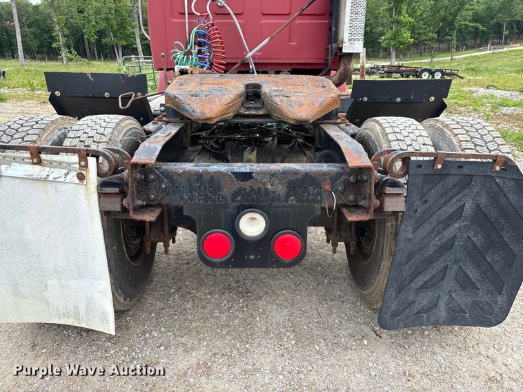 image for item FG0390 2005 Sterling A9500 semi truck