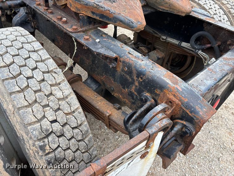 image for item FG0390 2005 Sterling A9500 semi truck