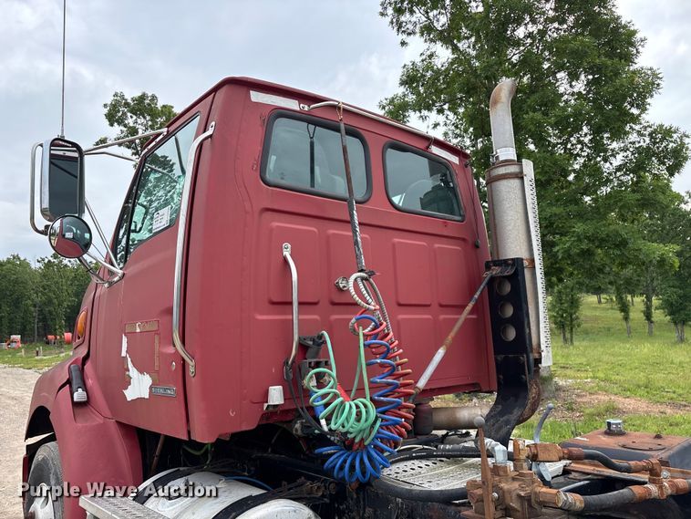 image for item FG0390 2005 Sterling A9500 semi truck