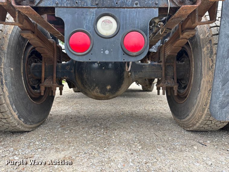 image for item FG0390 2005 Sterling A9500 semi truck