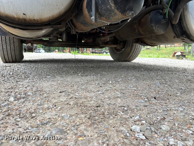 image for item FG0390 2005 Sterling A9500 semi truck