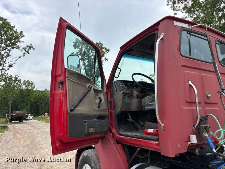 image for item FG0390 2005 Sterling A9500 semi truck