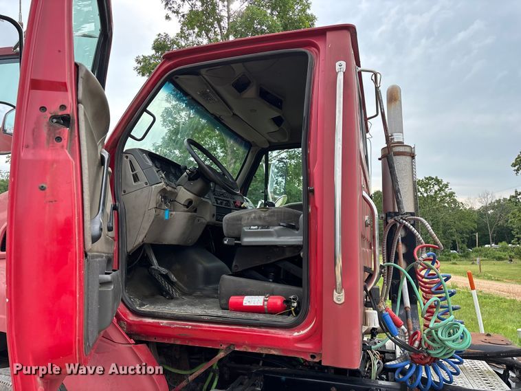 image for item FG0390 2005 Sterling A9500 semi truck