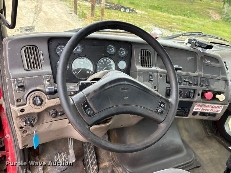 image for item FG0390 2005 Sterling A9500 semi truck