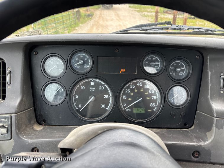 image for item FG0390 2005 Sterling A9500 semi truck