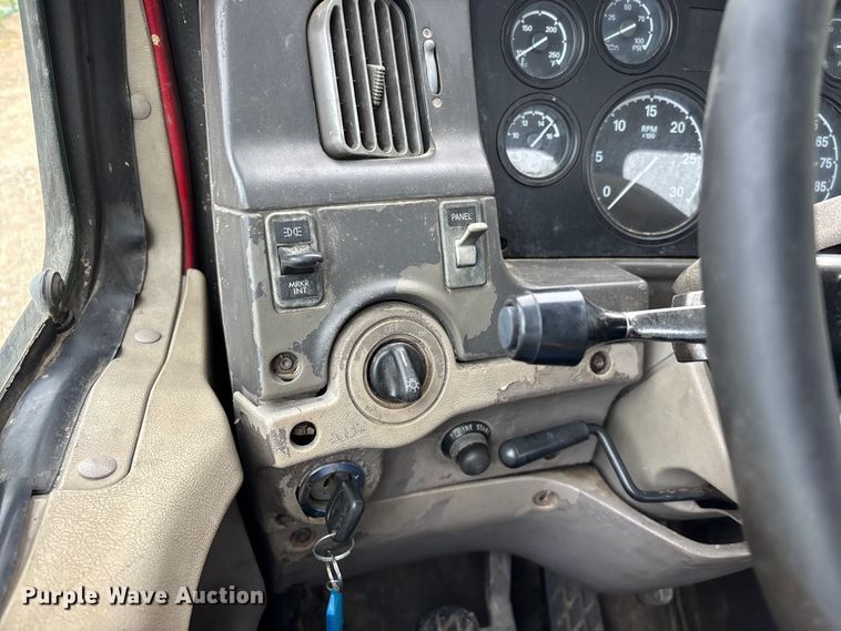 image for item FG0390 2005 Sterling A9500 semi truck