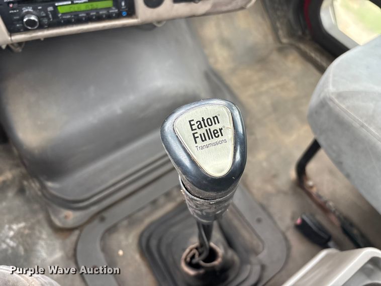 image for item FG0390 2005 Sterling A9500 semi truck