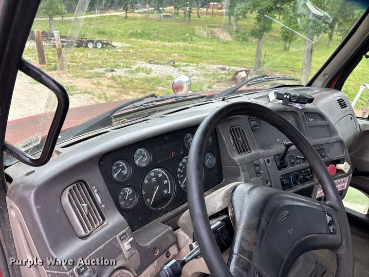 image for item FG0390 2005 Sterling A9500 semi truck