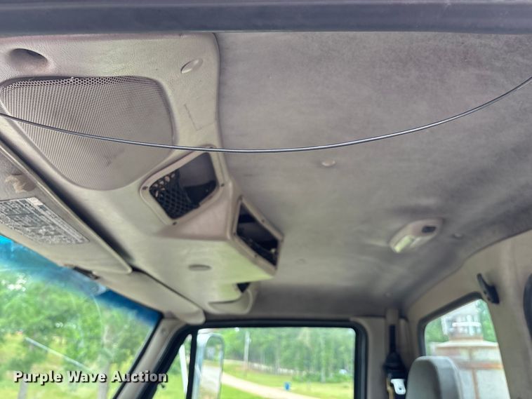 image for item FG0390 2005 Sterling A9500 semi truck