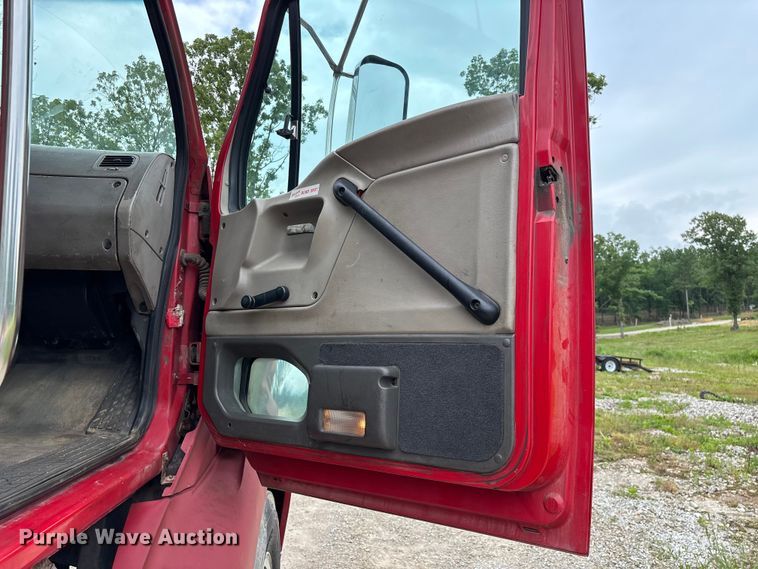 image for item FG0390 2005 Sterling A9500 semi truck