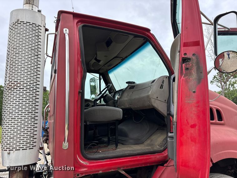 image for item FG0390 2005 Sterling A9500 semi truck