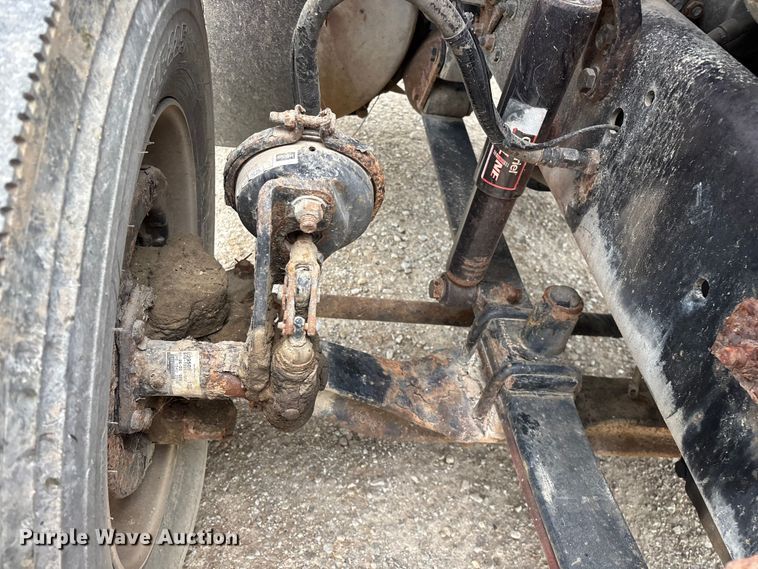 image for item FG0390 2005 Sterling A9500 semi truck