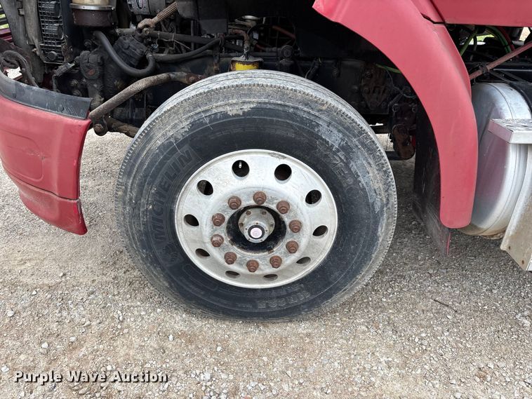 image for item FG0390 2005 Sterling A9500 semi truck