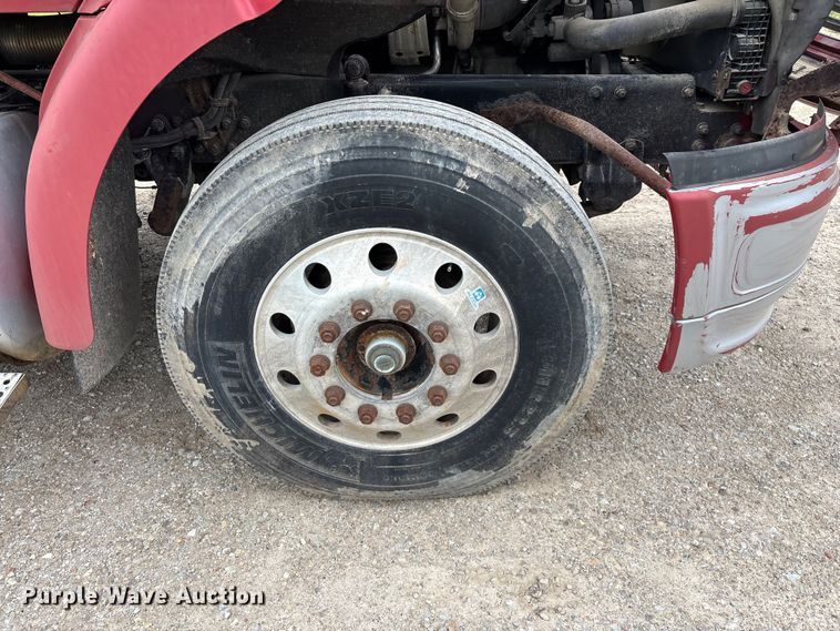 image for item FG0390 2005 Sterling A9500 semi truck