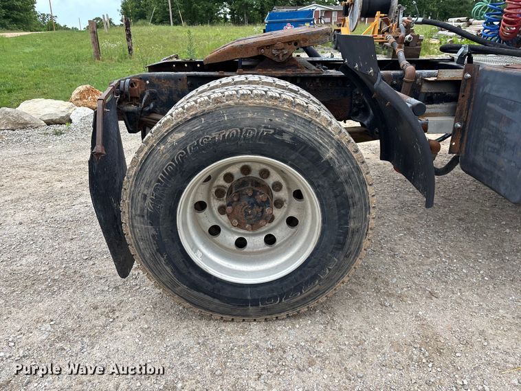 image for item FG0390 2005 Sterling A9500 semi truck