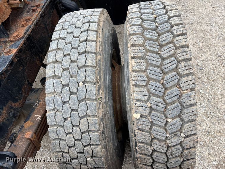image for item FG0390 2005 Sterling A9500 semi truck