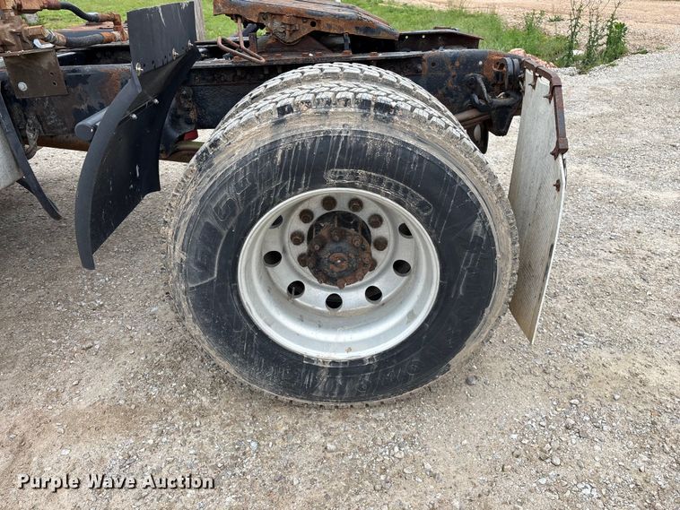 image for item FG0390 2005 Sterling A9500 semi truck