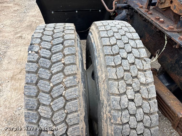 image for item FG0390 2005 Sterling A9500 semi truck