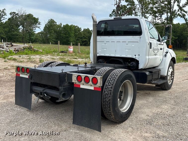 image for item FG0392 2004 Ford F650 Super Duty truck cab and chassis