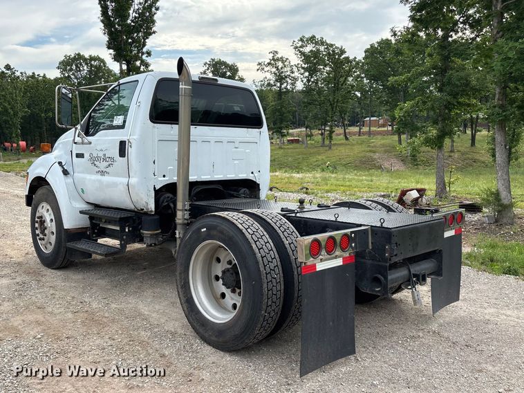 image for item FG0392 2004 Ford F650 Super Duty truck cab and chassis