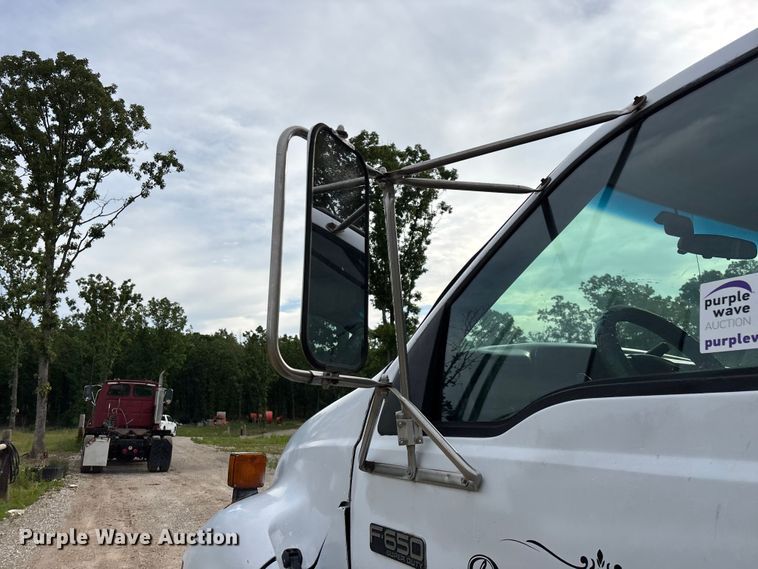 image for item FG0392 2004 Ford F650 Super Duty truck cab and chassis