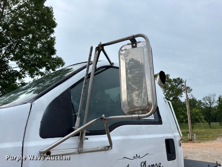 image for item FG0392 2004 Ford F650 Super Duty truck cab and chassis