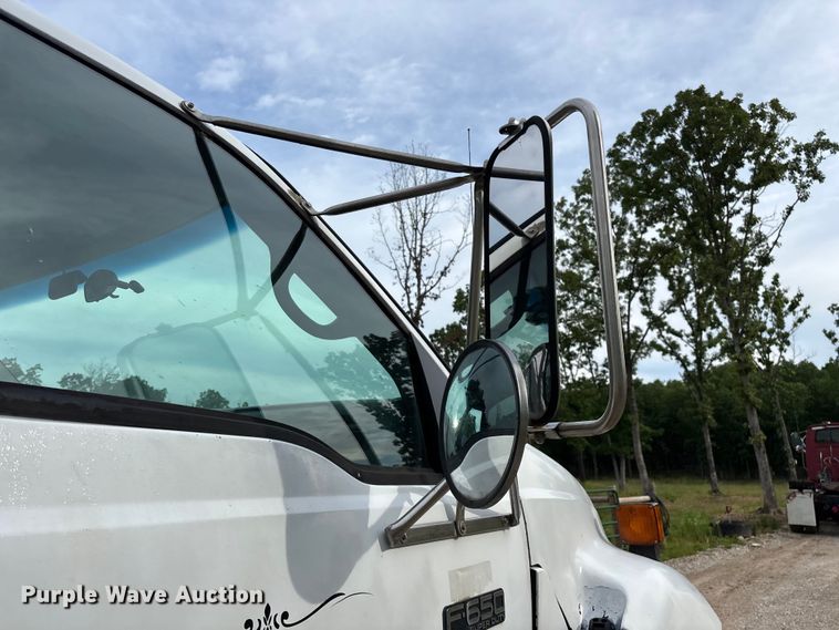 image for item FG0392 2004 Ford F650 Super Duty truck cab and chassis