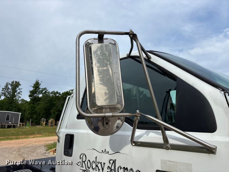 image for item FG0392 2004 Ford F650 Super Duty truck cab and chassis