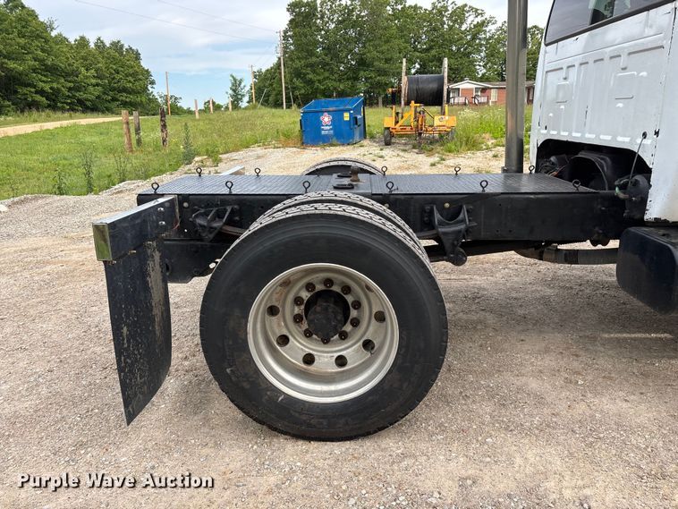 image for item FG0392 2004 Ford F650 Super Duty truck cab and chassis