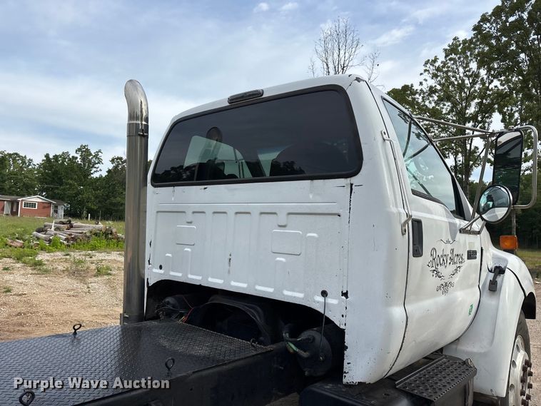 image for item FG0392 2004 Ford F650 Super Duty truck cab and chassis