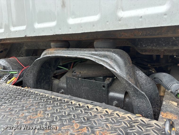 image for item FG0392 2004 Ford F650 Super Duty truck cab and chassis