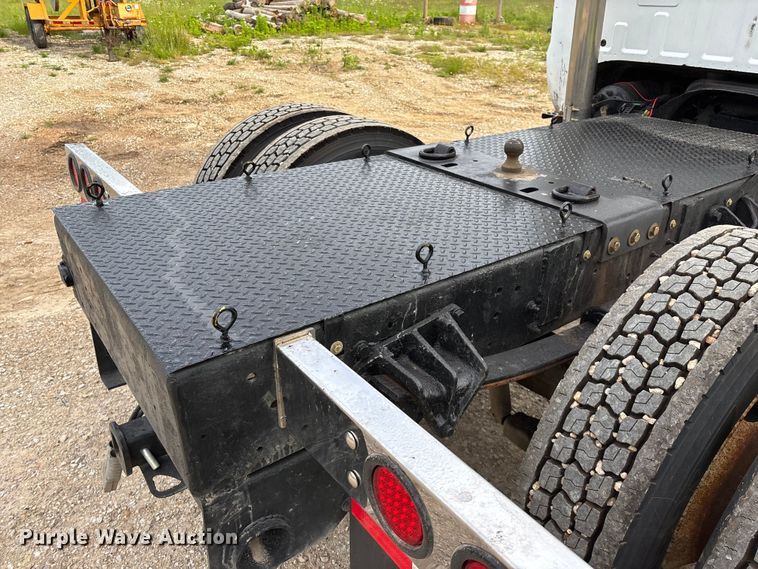 image for item FG0392 2004 Ford F650 Super Duty truck cab and chassis
