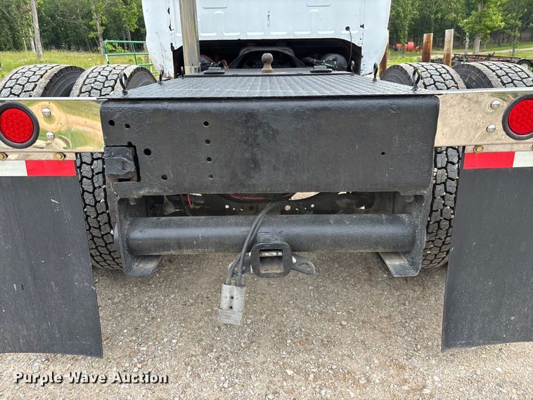 image for item FG0392 2004 Ford F650 Super Duty truck cab and chassis