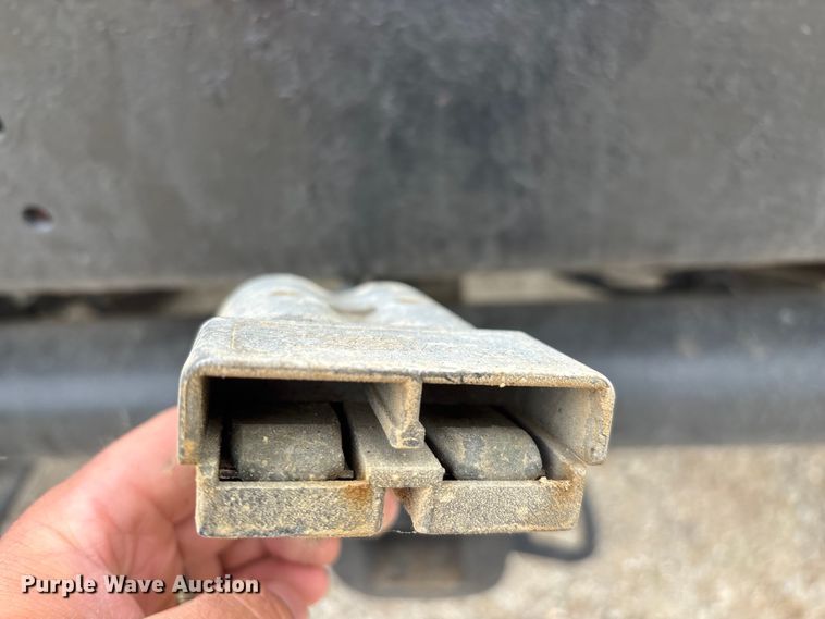 image for item FG0392 2004 Ford F650 Super Duty truck cab and chassis