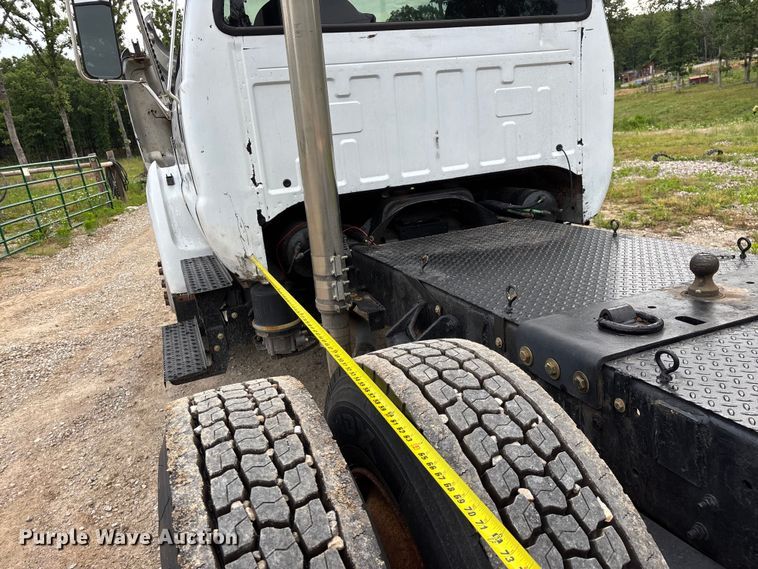 image for item FG0392 2004 Ford F650 Super Duty truck cab and chassis