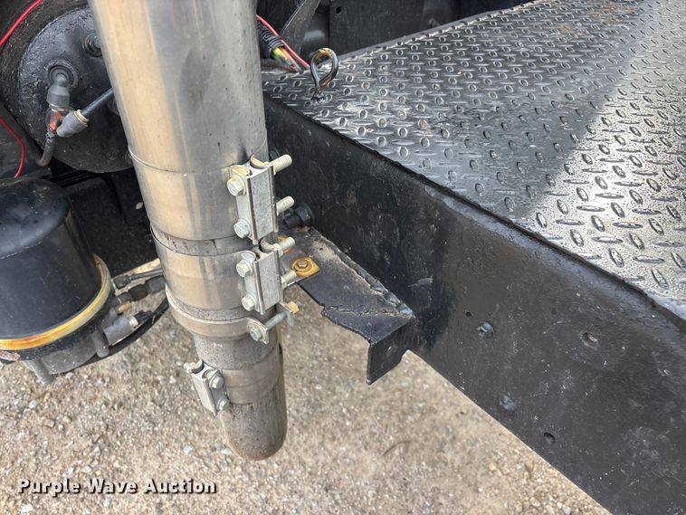image for item FG0392 2004 Ford F650 Super Duty truck cab and chassis