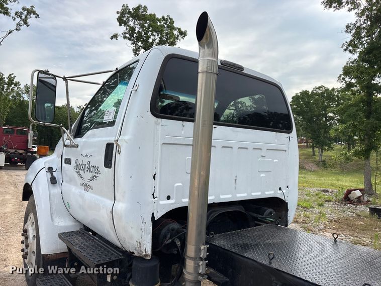 image for item FG0392 2004 Ford F650 Super Duty truck cab and chassis