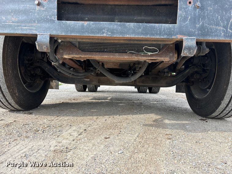 image for item FG0392 2004 Ford F650 Super Duty truck cab and chassis