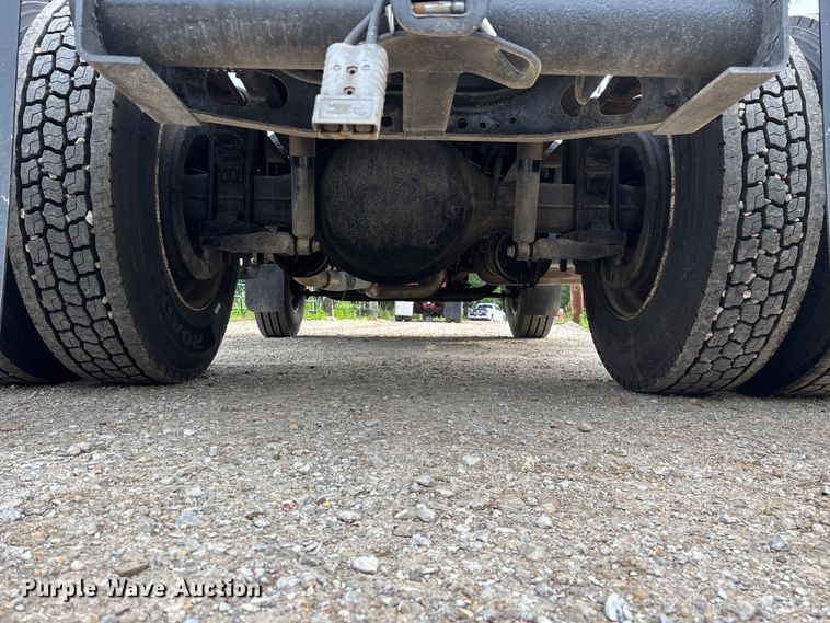 image for item FG0392 2004 Ford F650 Super Duty truck cab and chassis