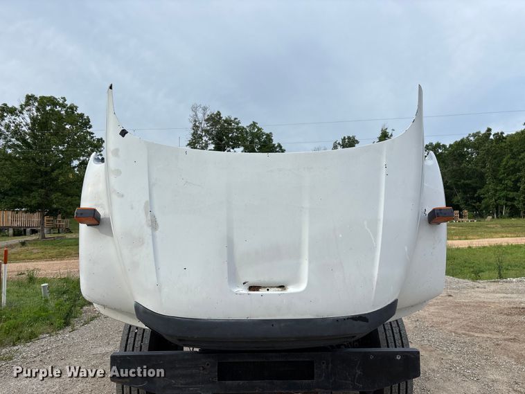 image for item FG0392 2004 Ford F650 Super Duty truck cab and chassis