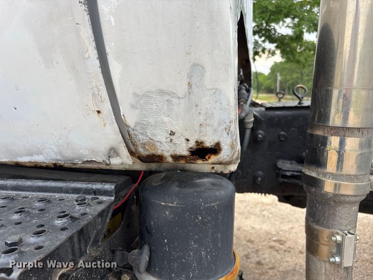 image for item FG0392 2004 Ford F650 Super Duty truck cab and chassis