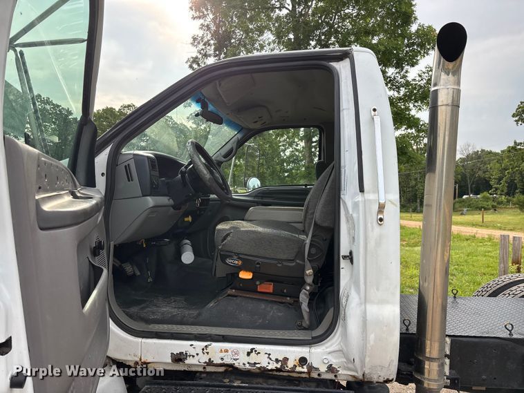 image for item FG0392 2004 Ford F650 Super Duty truck cab and chassis