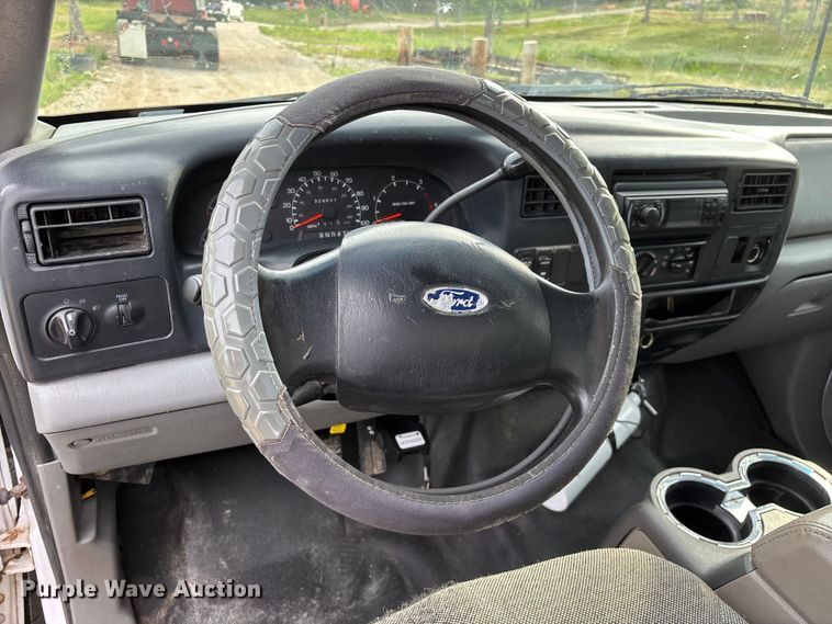 image for item FG0392 2004 Ford F650 Super Duty truck cab and chassis
