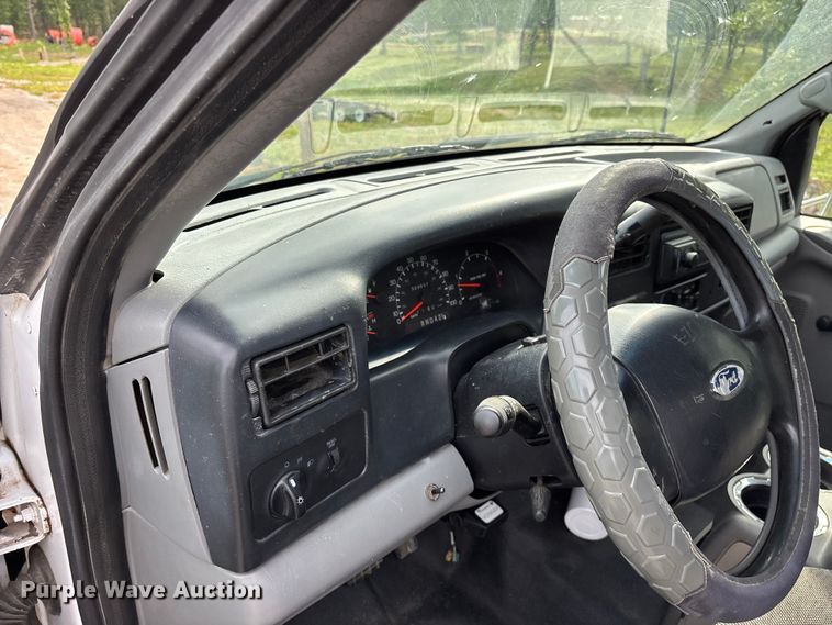 image for item FG0392 2004 Ford F650 Super Duty truck cab and chassis