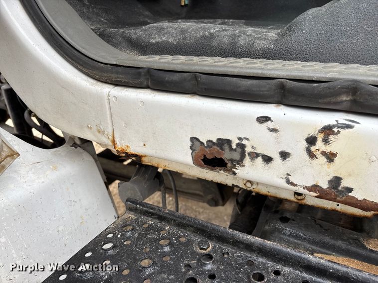 image for item FG0392 2004 Ford F650 Super Duty truck cab and chassis