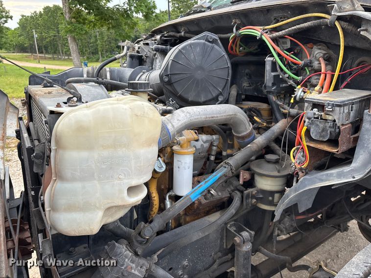 image for item FG0392 2004 Ford F650 Super Duty truck cab and chassis