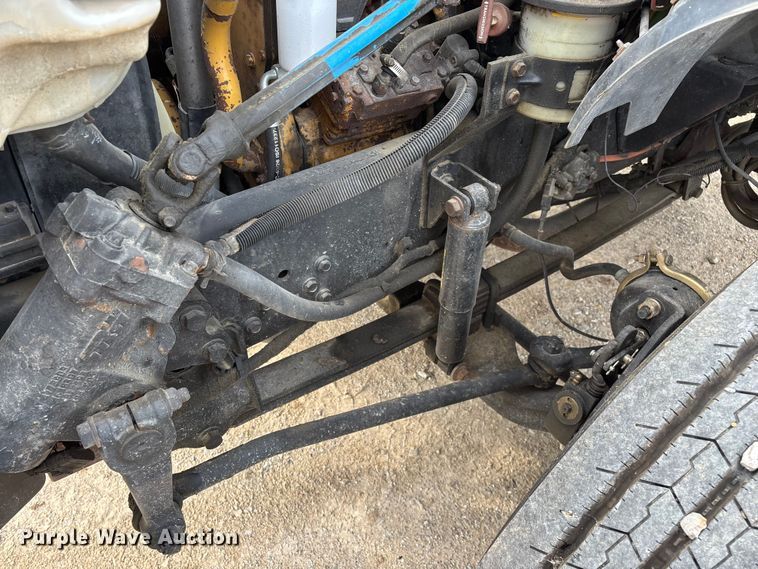 image for item FG0392 2004 Ford F650 Super Duty truck cab and chassis