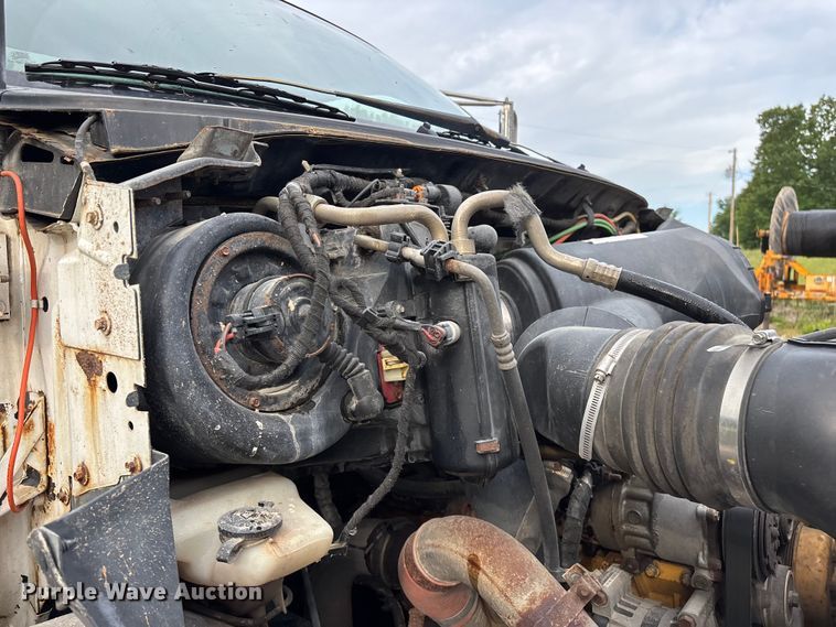 image for item FG0392 2004 Ford F650 Super Duty truck cab and chassis